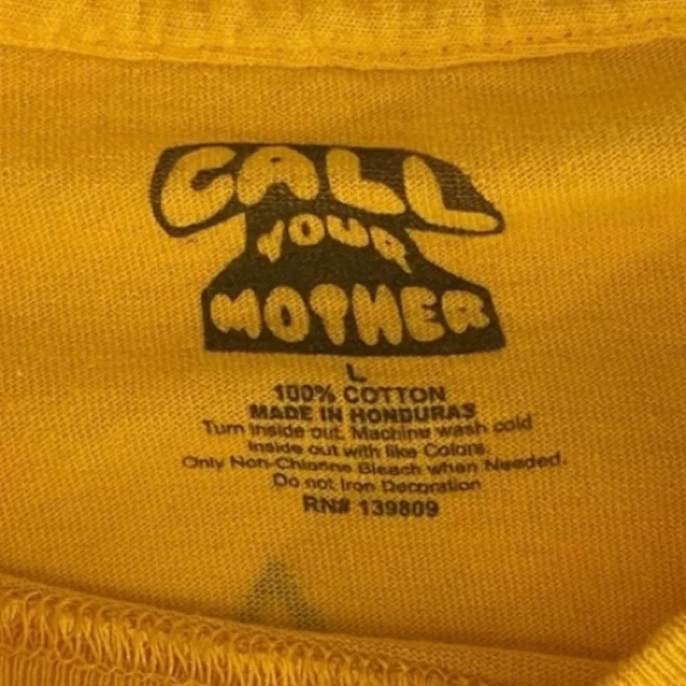 🤑 5/$25 Call Your Mother Yellow Graphic Short Sleeve T-Shirt 🔥 - Picture 4 of 4